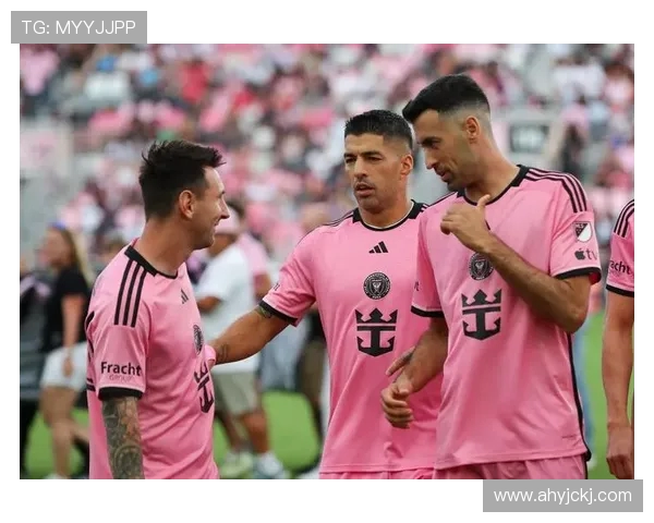 足坛传奇齐聚迈阿密！贝克汉姆温格罗纳尔多巴乔见证世俱杯历史性揭幕战(2)